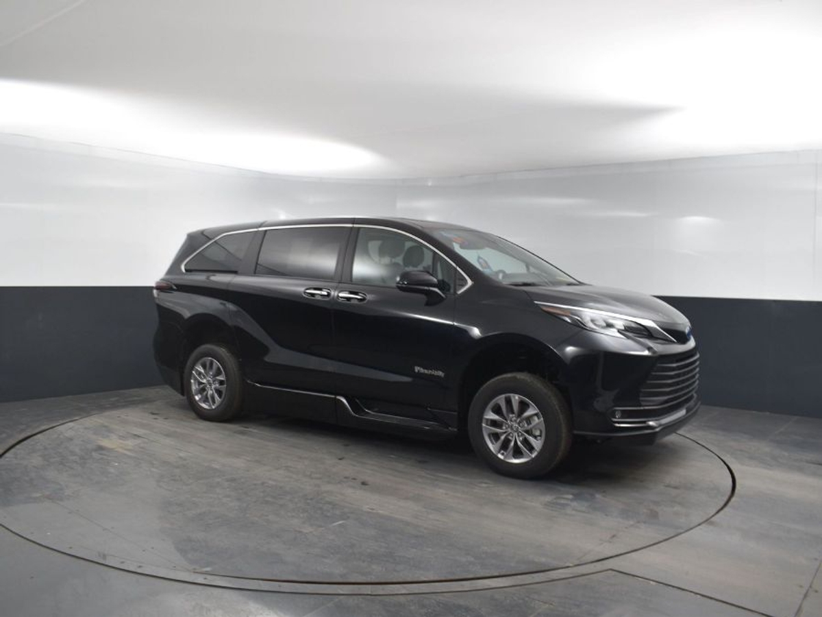 2025 TOYOTA SIENNA - Image 18