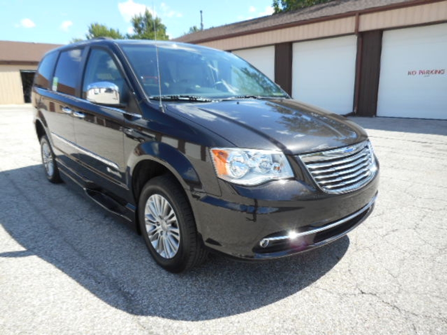 Mocha Java Pearl Chrysler Town and Country image number 5