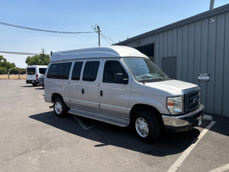 Used 2009 Ford E-Series E-350 SD XL - OTH Rear Entry Lift Automatic Ramp