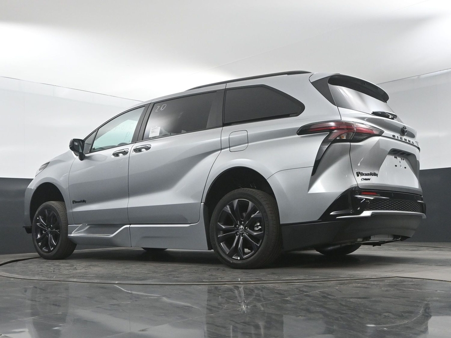 New 2025 Toyota Sienna Hybrid XSE - BraunAbility Side Entry Entry In Floor Automatic Ramp