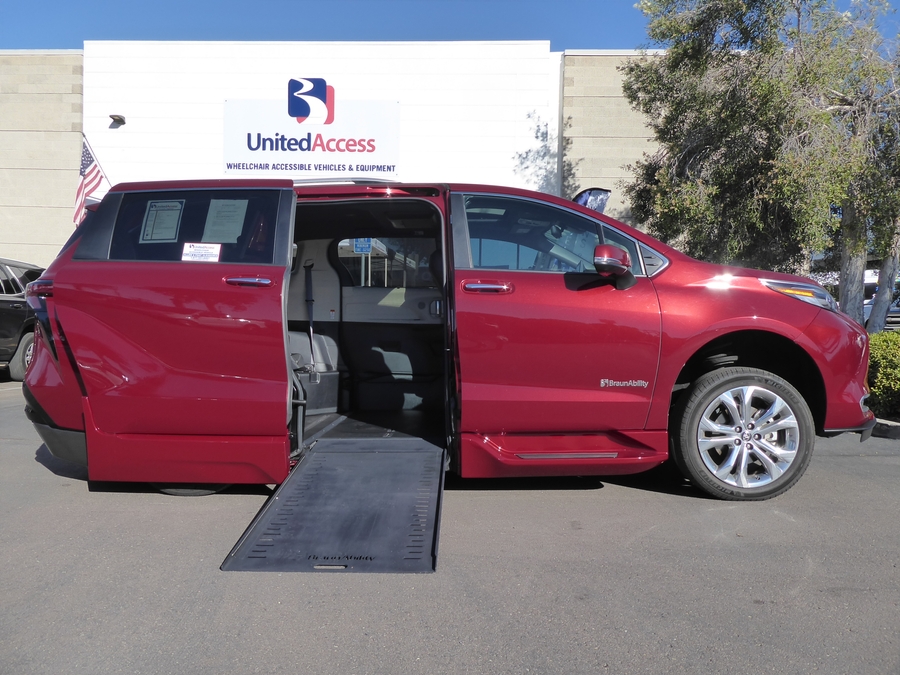 Used 2024 Toyota Sienna Hybrid Platinum - BraunAbility Side Entry In Floor Automatic Ramp