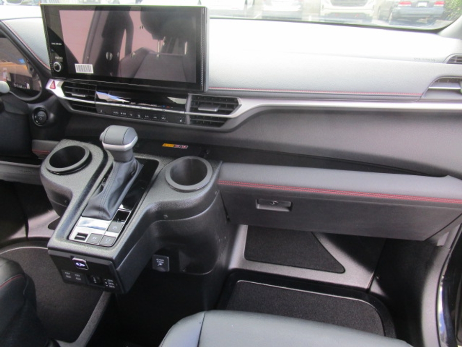 New 2025 Toyota Sienna Hybrid XSE Sport - BraunAbility Side Entry Entry In Floor Automatic Ramp