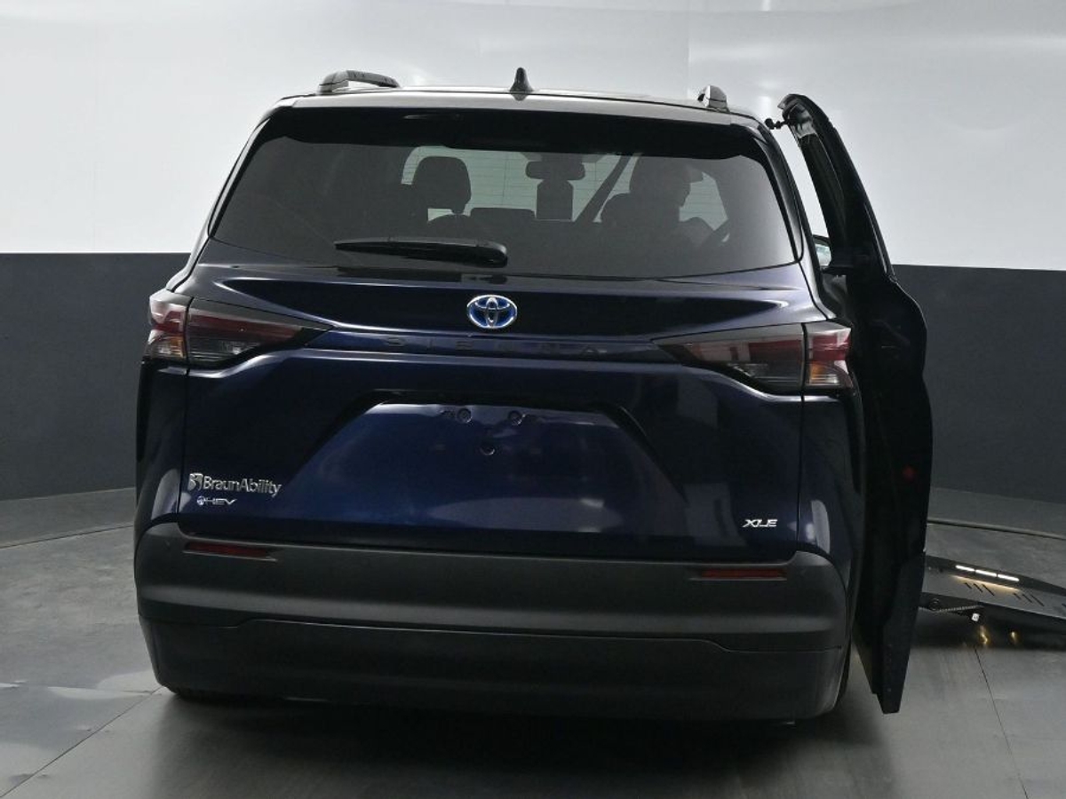 2025 TOYOTA SIENNA - Image 6