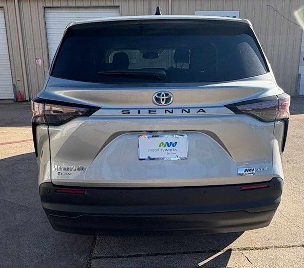 2025 TOYOTA SIENNA - Image 9