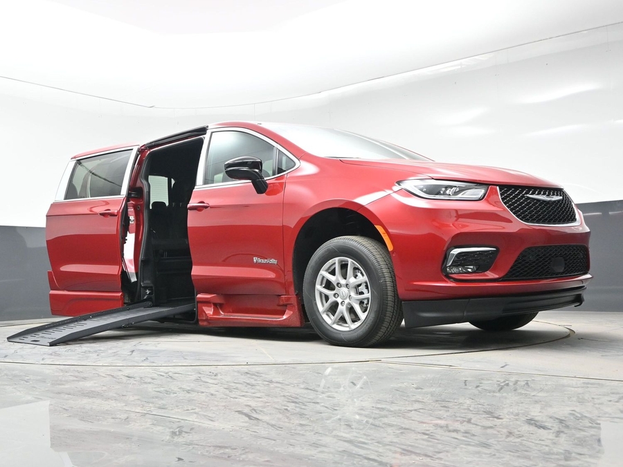 New 2026 Chrysler Pacifica Select Safety - BraunAbility Side Entry Fold Out Automatic Ramp