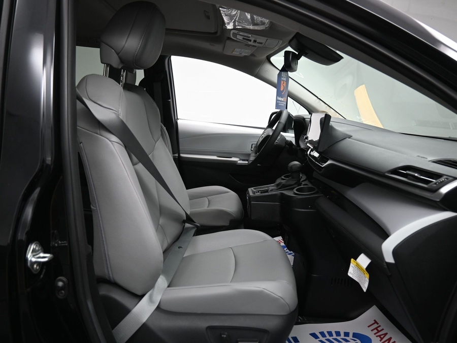 New 2025 Toyota Sienna Hybrid XLE Plus - BraunAbility Side Entry Entry Fold Out Automatic Ramp