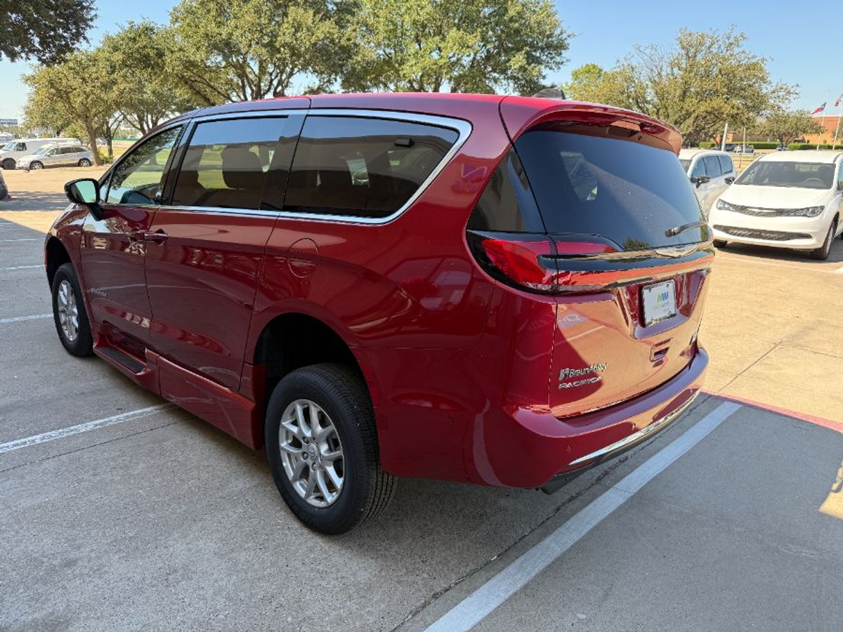 2025 CHRYSLER PACIFICA - Image 5
