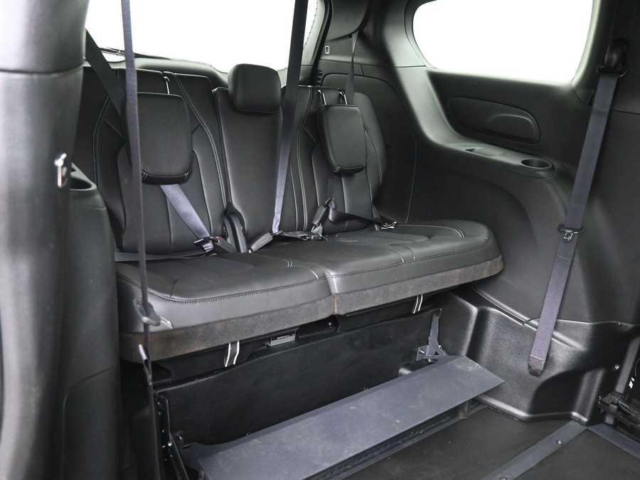 Black Chrysler Pacifica image number 7