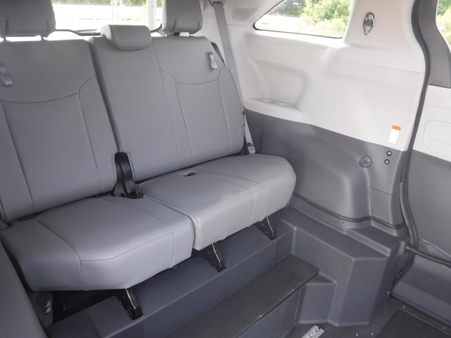 Black Toyota Sienna image number 18