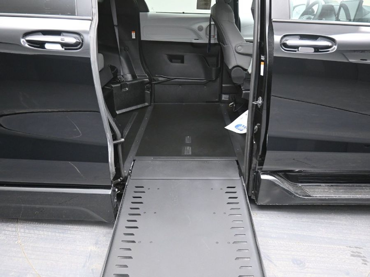 Black Toyota Sienna image number 11