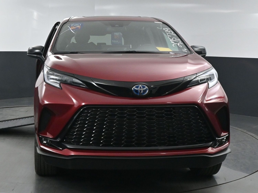 New 2025 Toyota Sienna Hybrid XSE Sport - BraunAbility Side Entry Entry In Floor Automatic Ramp