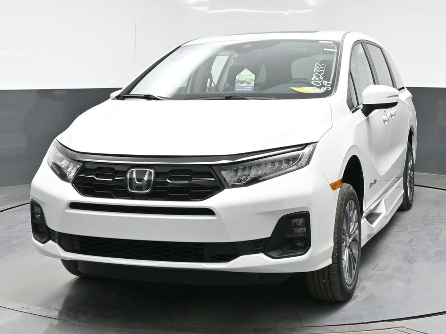 White Honda Odyssey image number 8