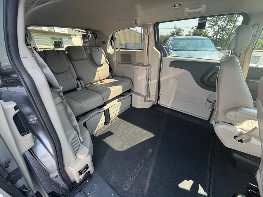 Used 2015 Dodge Grand Caravan SXT - BraunAbility Side Entry Fold Out Automatic Ramp