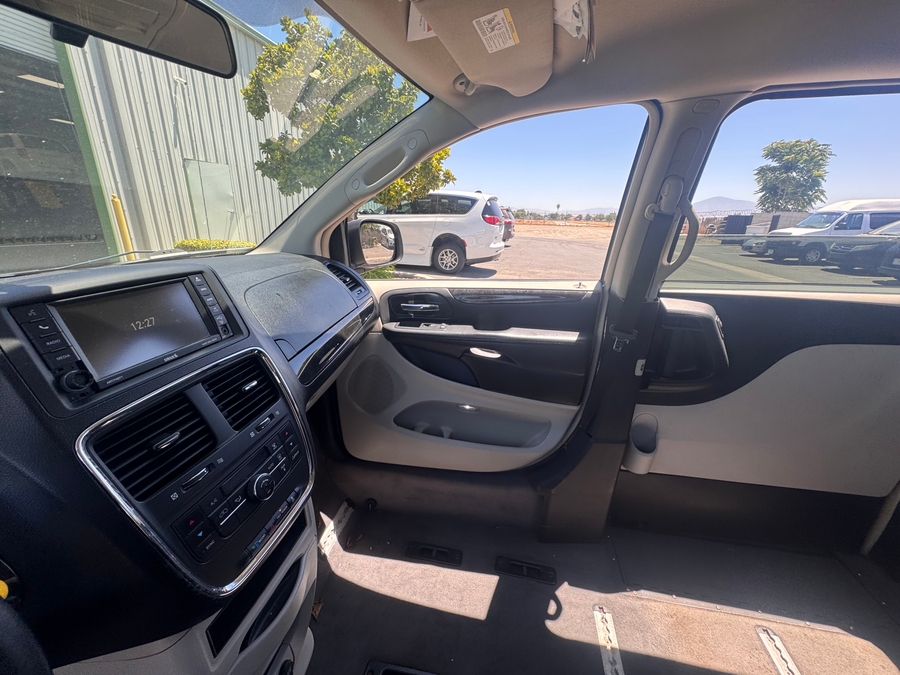  Dodge Grand Caravan image number 3