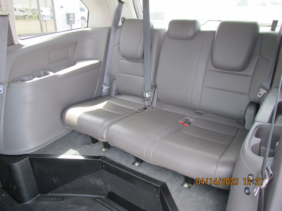 Brown Honda Odyssey image number 12
