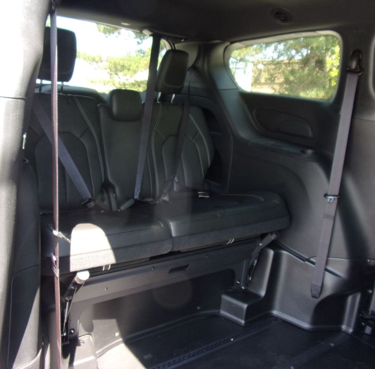 Black Toyota Sienna image number 15