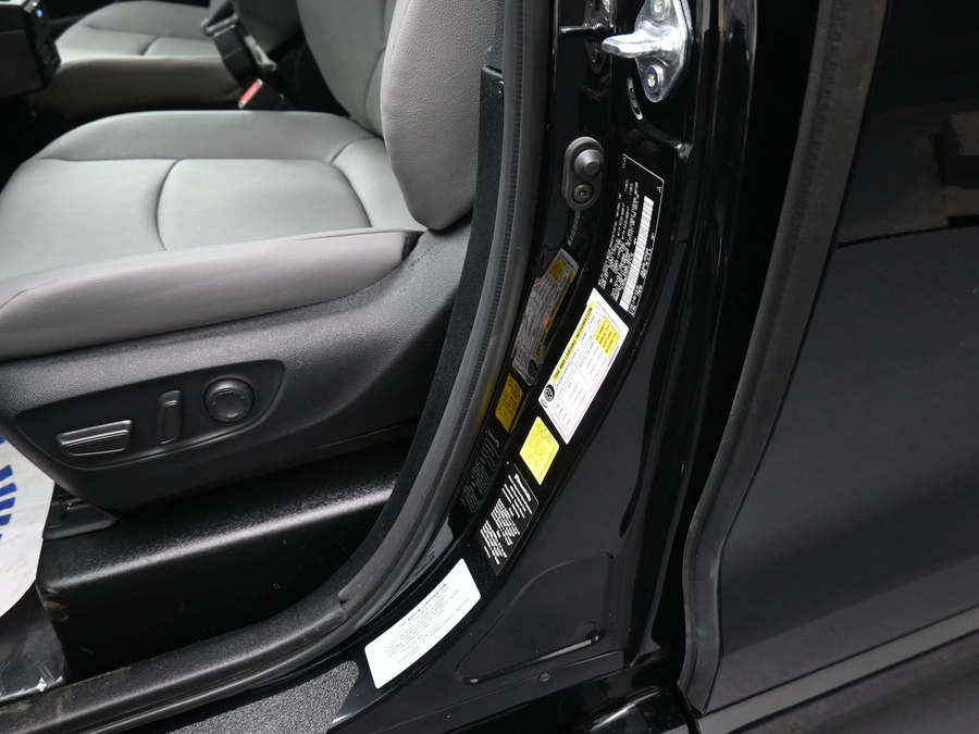 Black Toyota Sienna image number 16