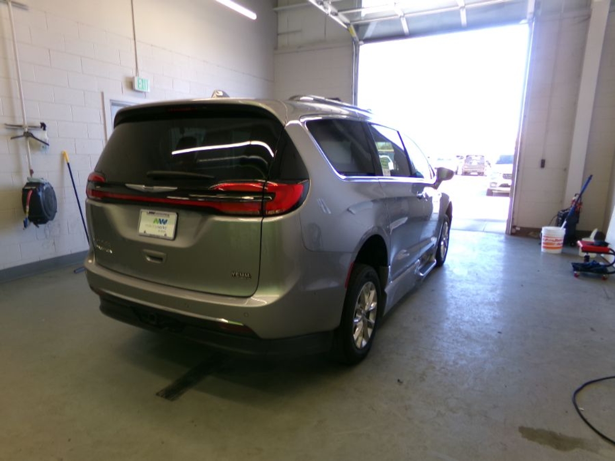 2021 CHRYSLER PACIFICA - Image 4