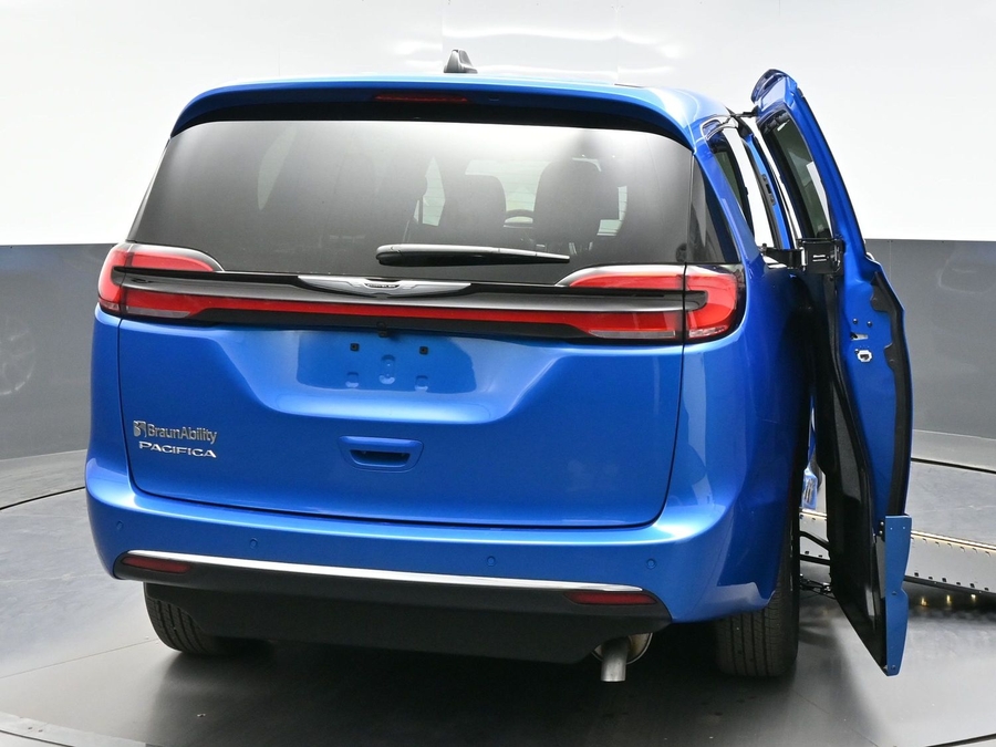 Blue Chrysler Pacifica image number 2