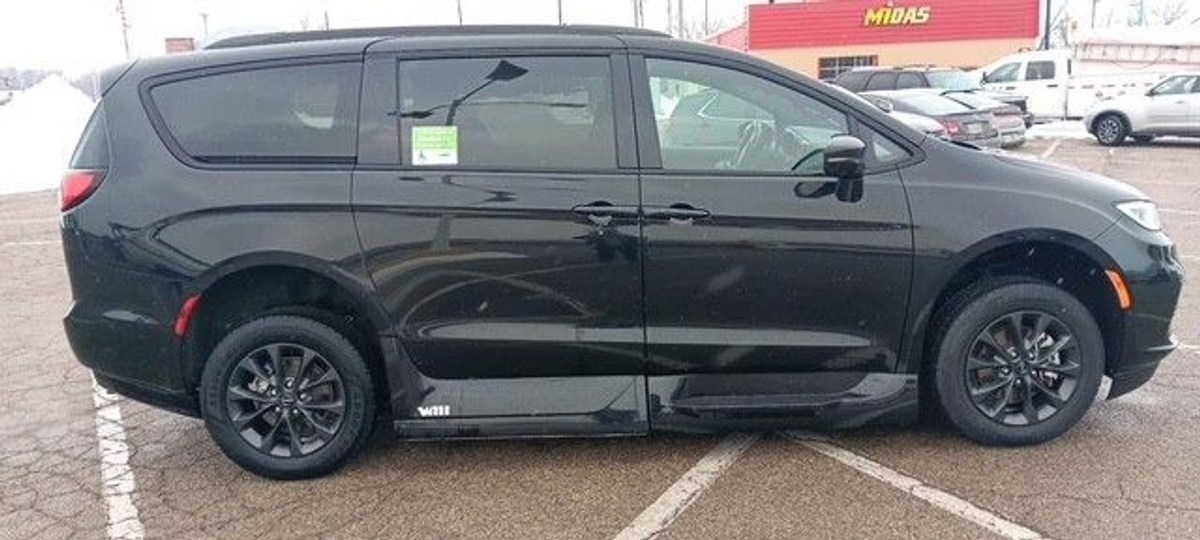 2021 CHRYSLER PACIFICA - Image 8