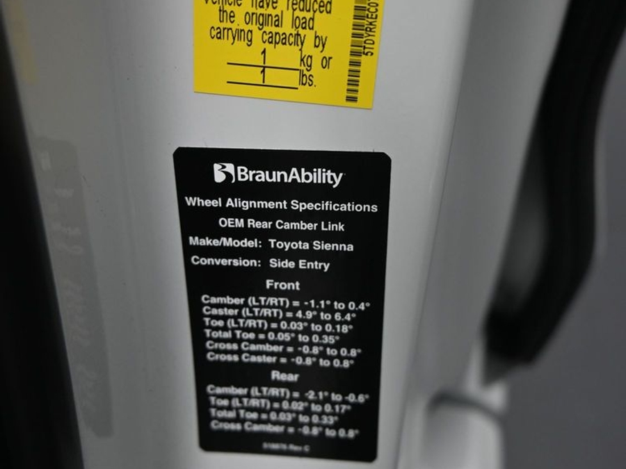 White Toyota Sienna image number 15
