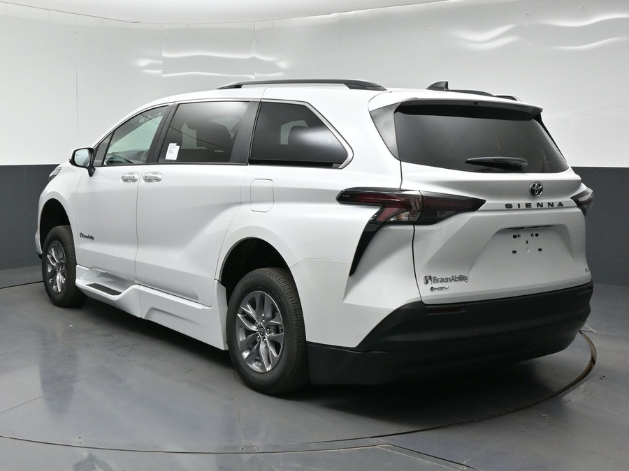 New 2026 Toyota Sienna Hybrid XLE Add - BraunAbility Side Entry In Floor Automatic Ramp