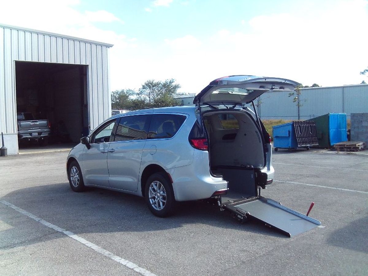 2024 CHRYSLER PACIFICA - Image 1