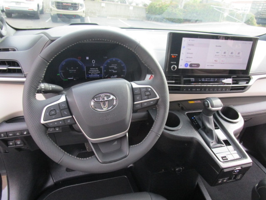 New 2025 Toyota Sienna Hybrid Platinum - BraunAbility Side Entry Entry In Floor Automatic Ramp