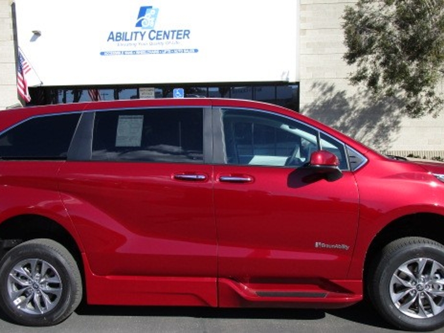 New 2026 Toyota Sienna Hybrid XLE Add - BraunAbility Side Entry Entry In Floor Automatic Ramp