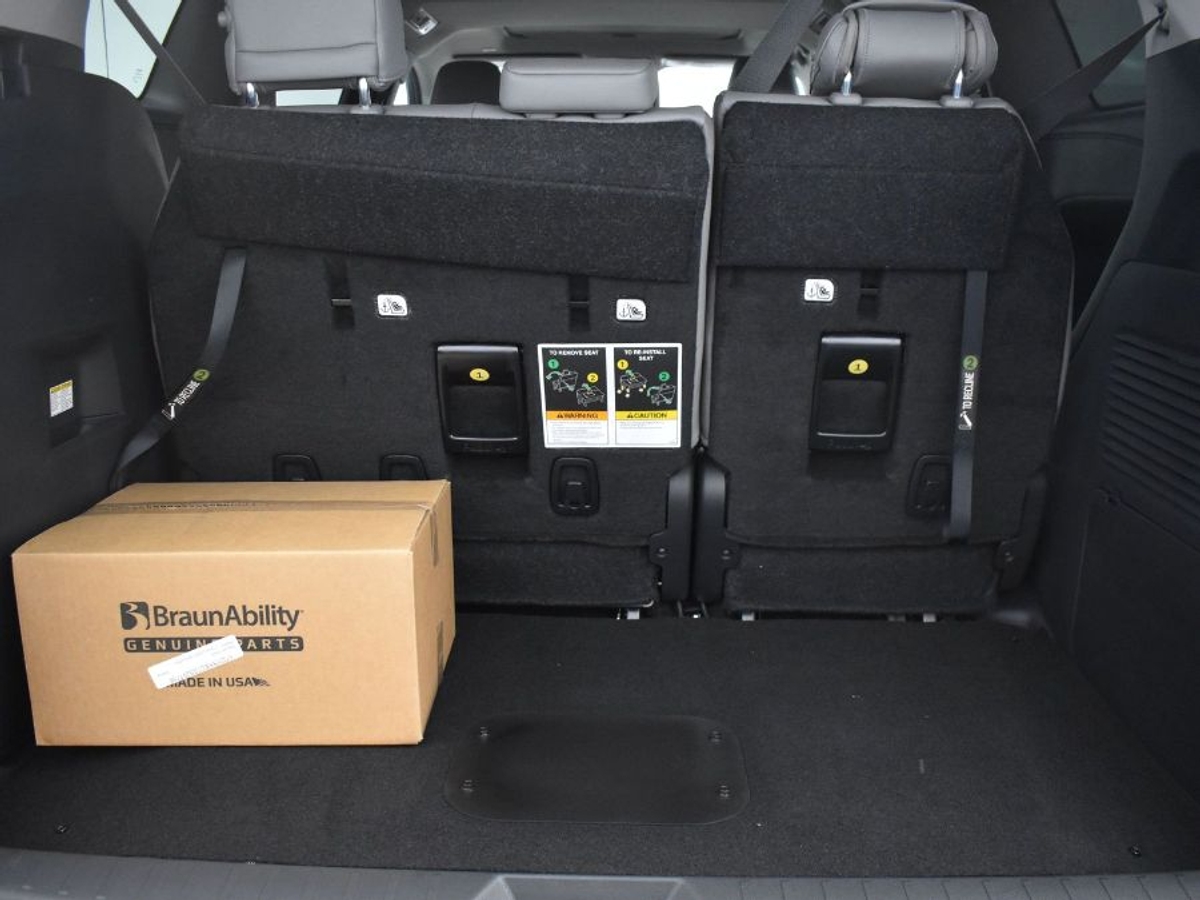 Black Toyota Sienna image number 13