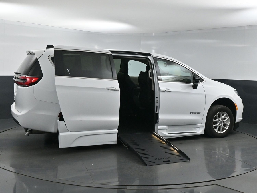 Used 2024 Chrysler Pacifica Touring L - BraunAbility Side Entry Entry Fold Out Automatic Ramp