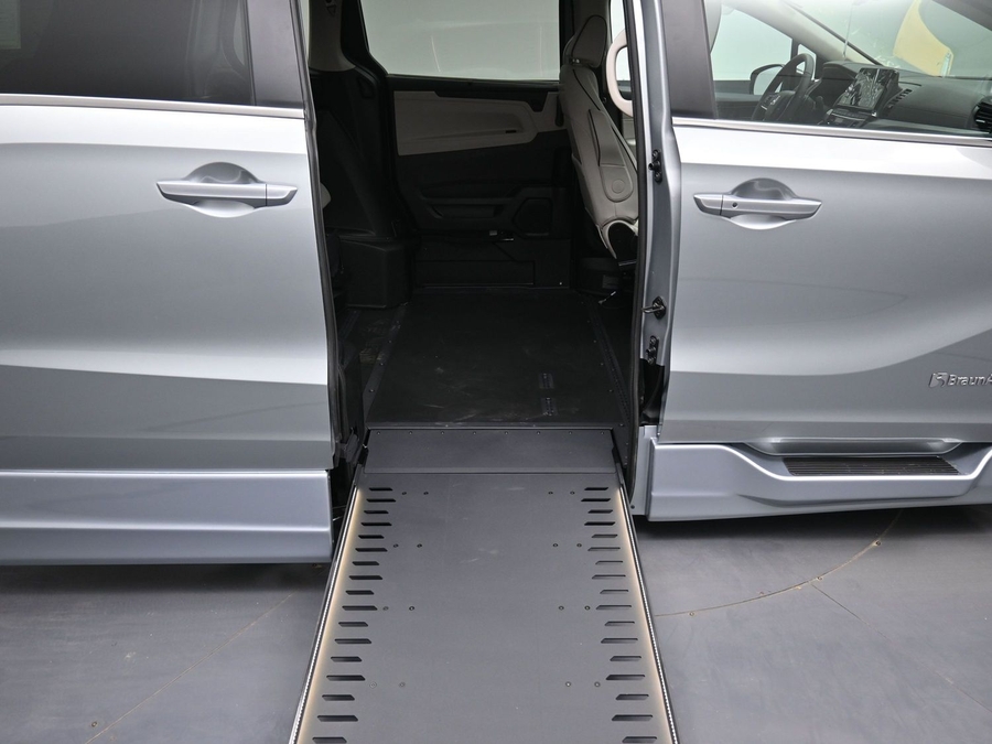 New 2026 Honda Odyssey Touring - BraunAbility Side Entry In Floor Automatic Ramp
