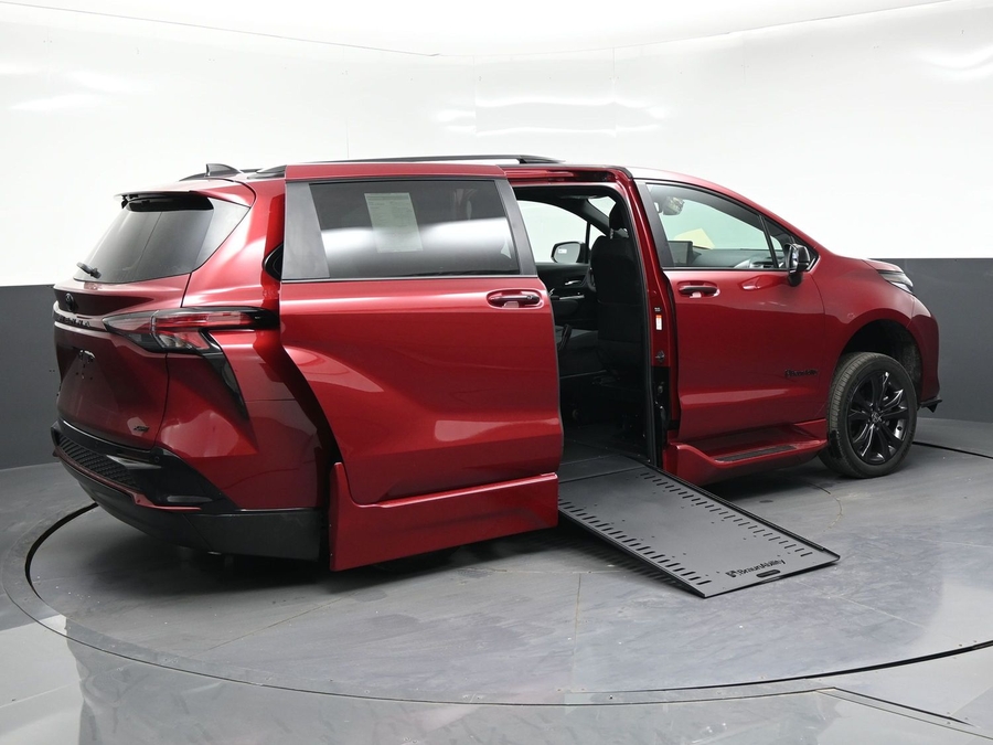 New 2026 Toyota Sienna Hybrid XSE Sport - BraunAbility Side Entry In Floor Automatic Ramp