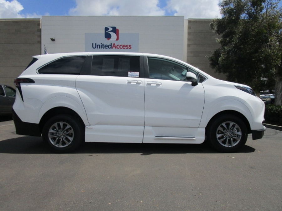 New 2025 Toyota Sienna Hybrid LE AWD w MID ROW - Vantage Mobility Commercial Side Entry Entry In Floor Manual Ramp