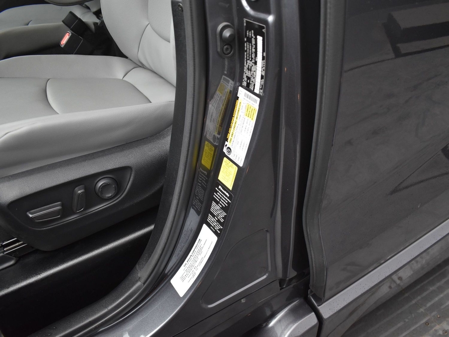 New 2025 Toyota Sienna Hybrid XLE PLUS - BraunAbility Side Entry Entry Fold Out Automatic Ramp