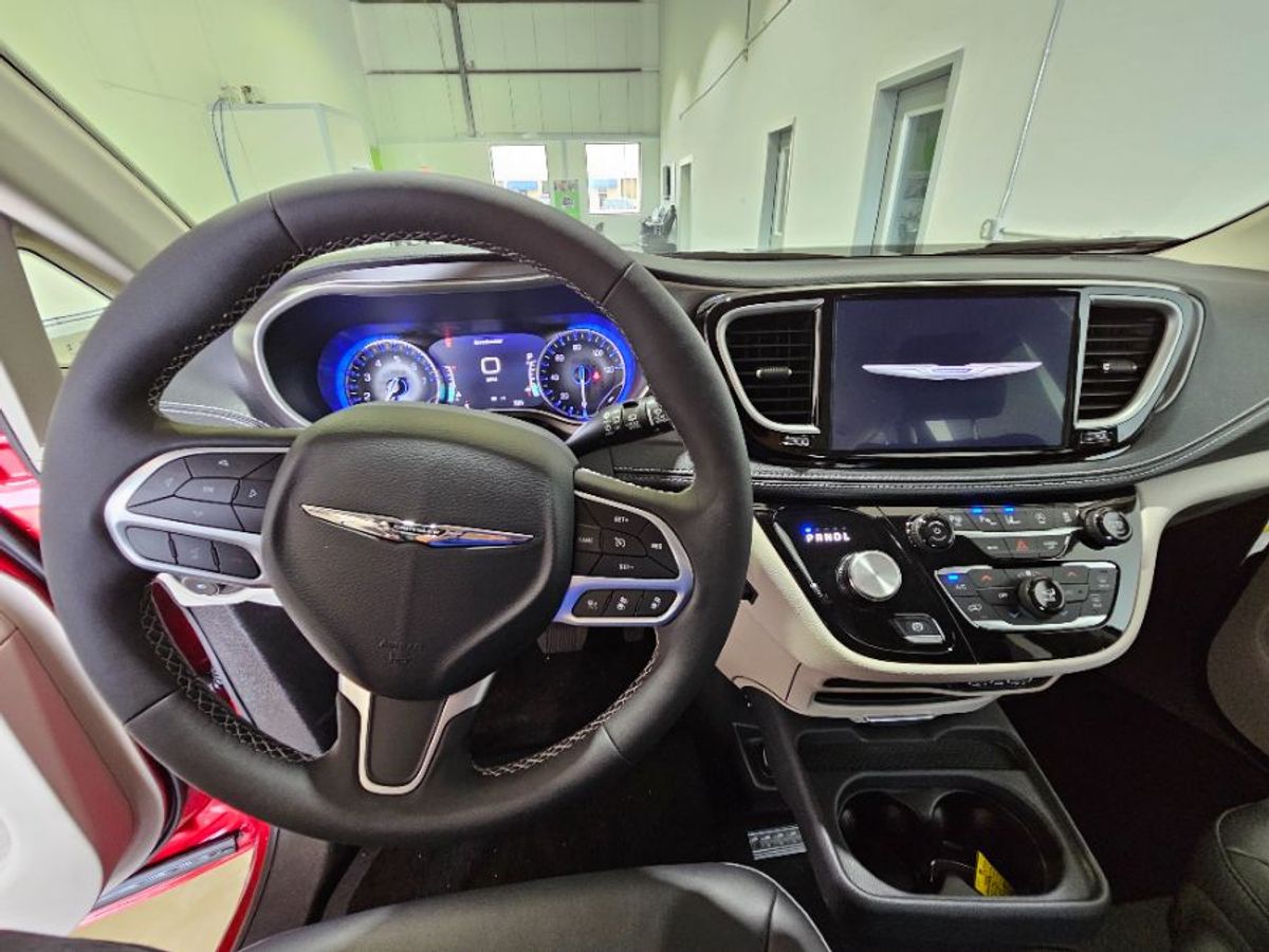 2024 CHRYSLER PACIFICA - Image 10