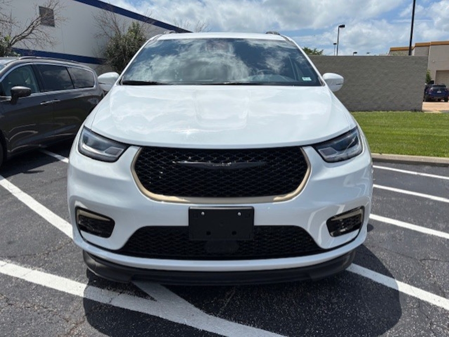 Used 2022 Chrysler Pacifica Touring L Sport 50th Anniversary - BraunAbility Side Entry Entry Fold Out Automatic Ramp