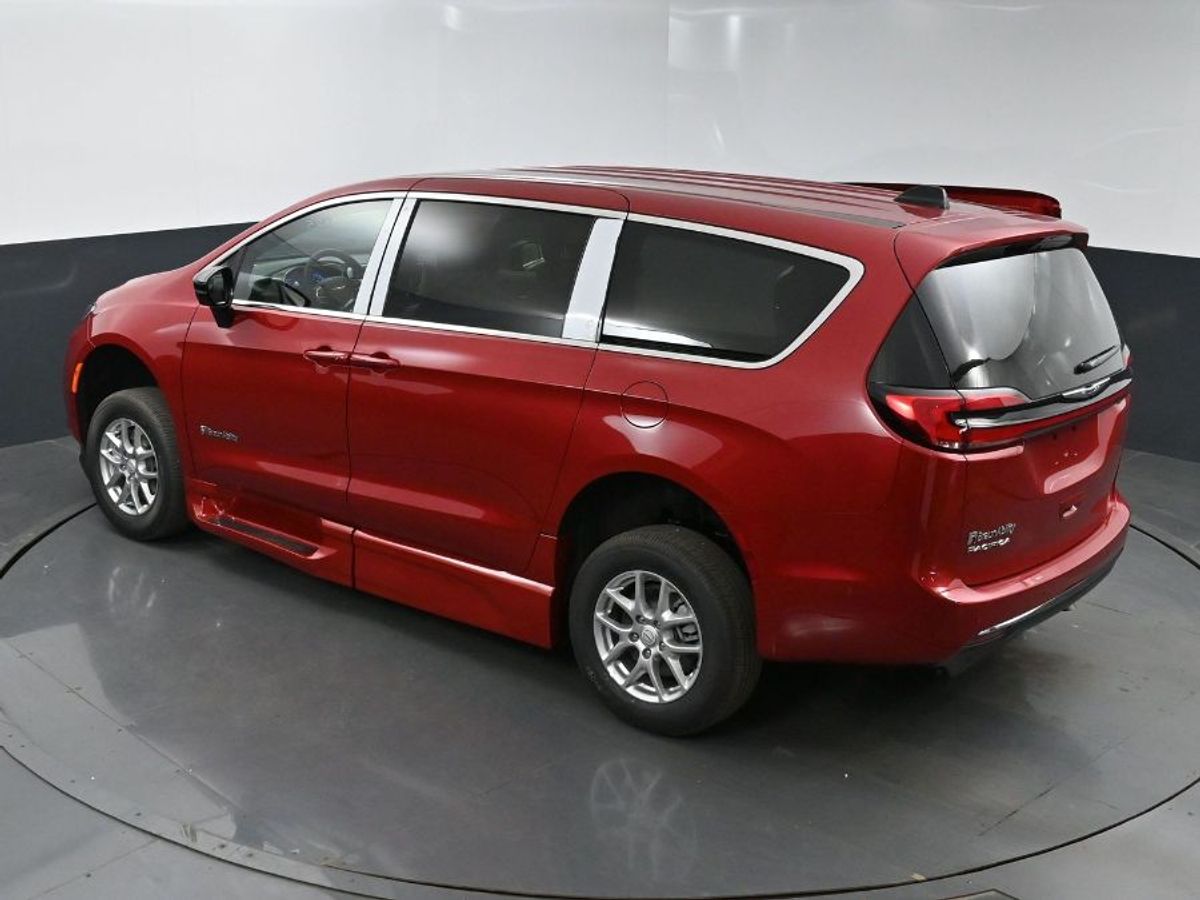 2025 CHRYSLER PACIFICA - Image 25