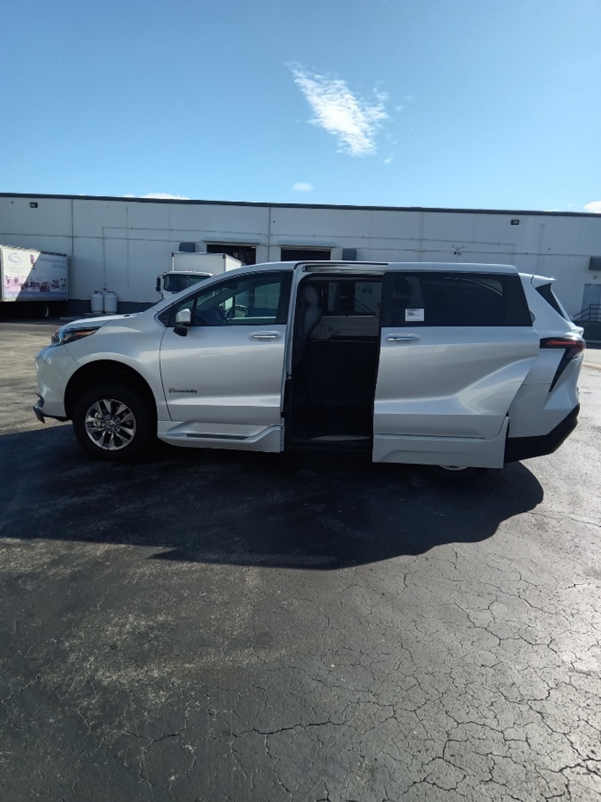 2025 TOYOTA SIENNA - Image 5