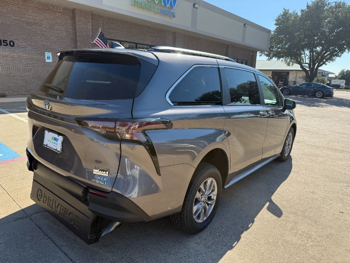 2024 TOYOTA SIENNA - Image 7
