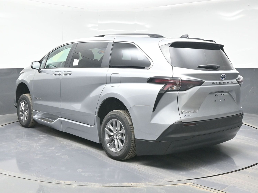 New 2025 Toyota Sienna Hybrid XLE Plus - BraunAbility Side Entry Entry Fold Out Automatic Ramp