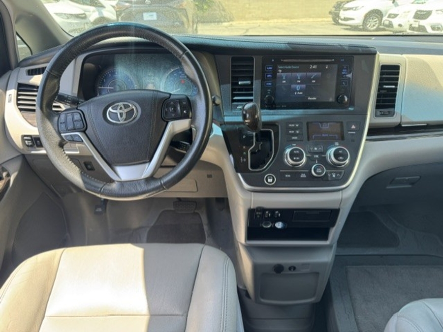 Grey Toyota Sienna image number 8