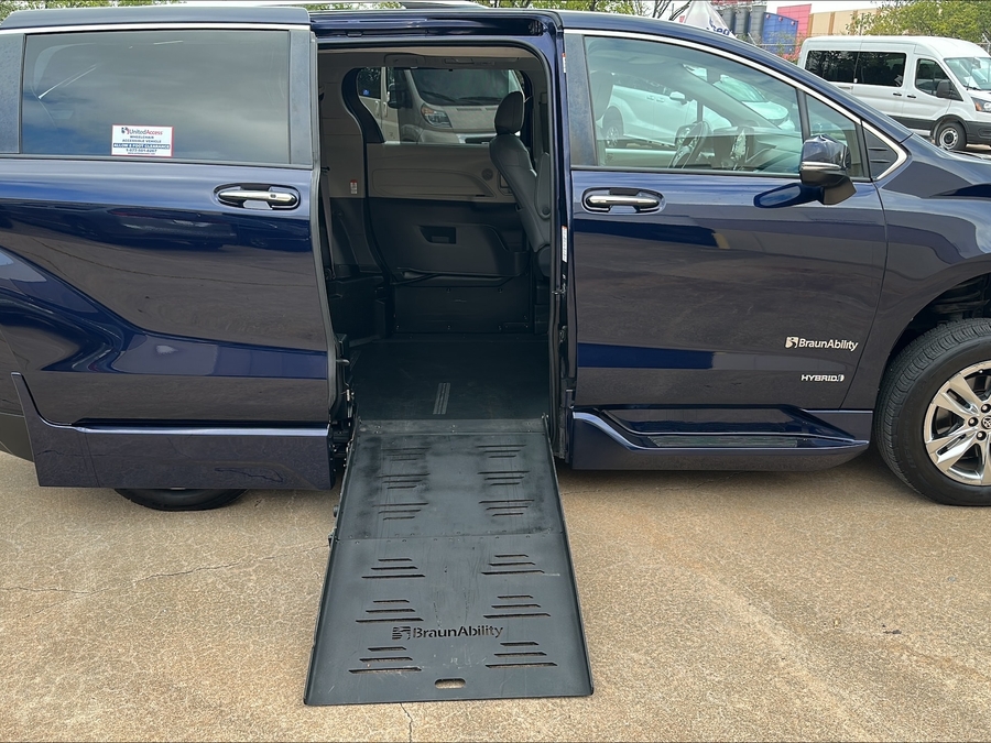 Used 2021 Toyota Sienna Hybrid Limited - BraunAbility Side Entry Fold Out Automatic Ramp