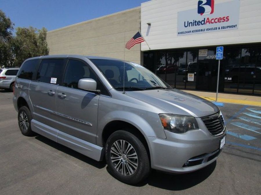 Used 2014 Chrysler Town and Country S - VMI Side Entry Entry In Floor Automatic Ramp