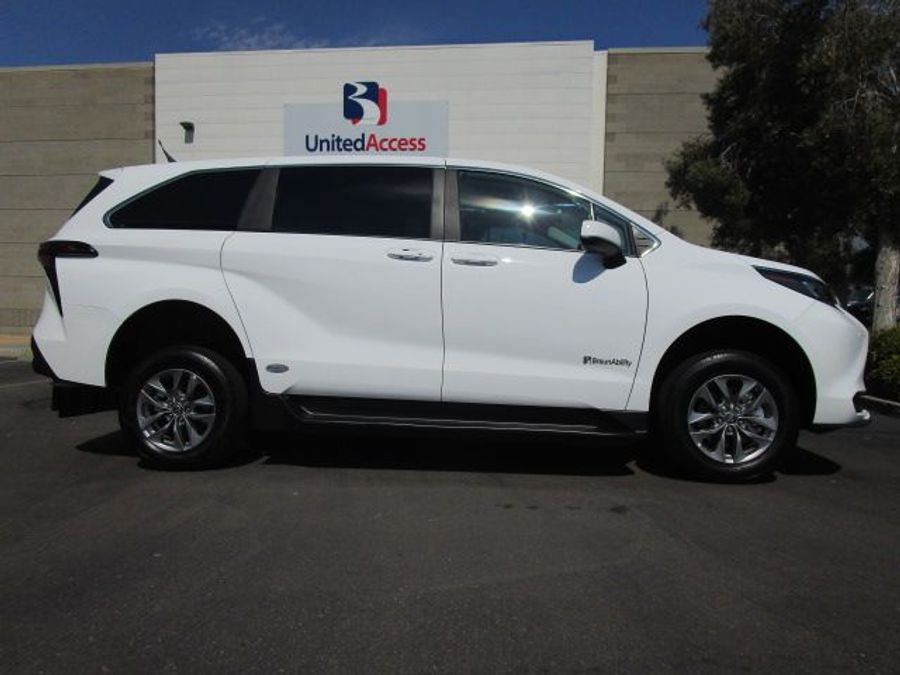 New 2025 Toyota Sienna Hybrid LE - BraunAbility Commercial Rear Entry Entry Fold Out Manual Ramp