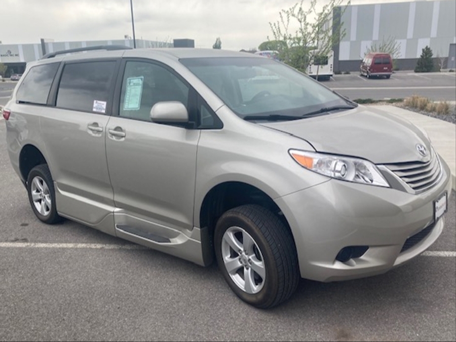 Used 2015 Toyota Sienna LE - VMI Side Entry Entry In Floor Automatic Ramp