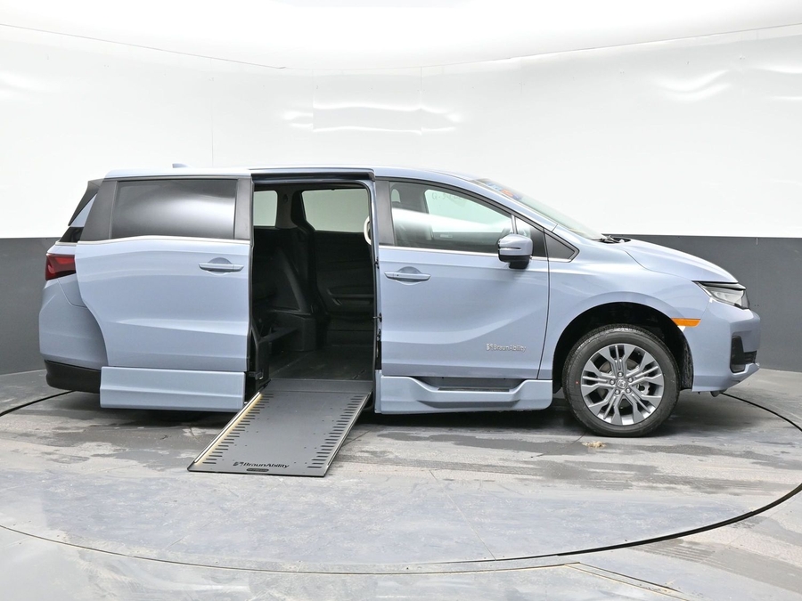 New 2026 Honda Odyssey Touring - BraunAbility Side Entry In Floor Automatic Ramp