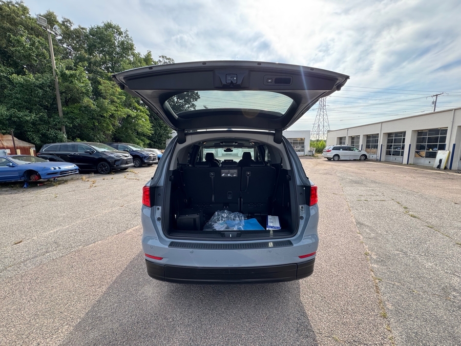 Grey Honda Odyssey image number 9