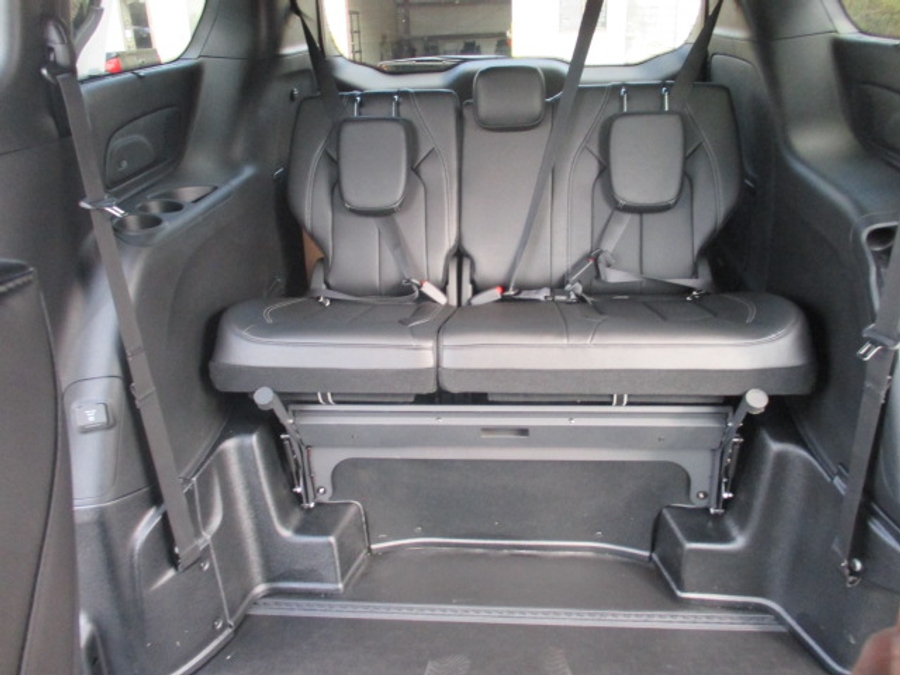 White Chrysler Pacifica image number 9