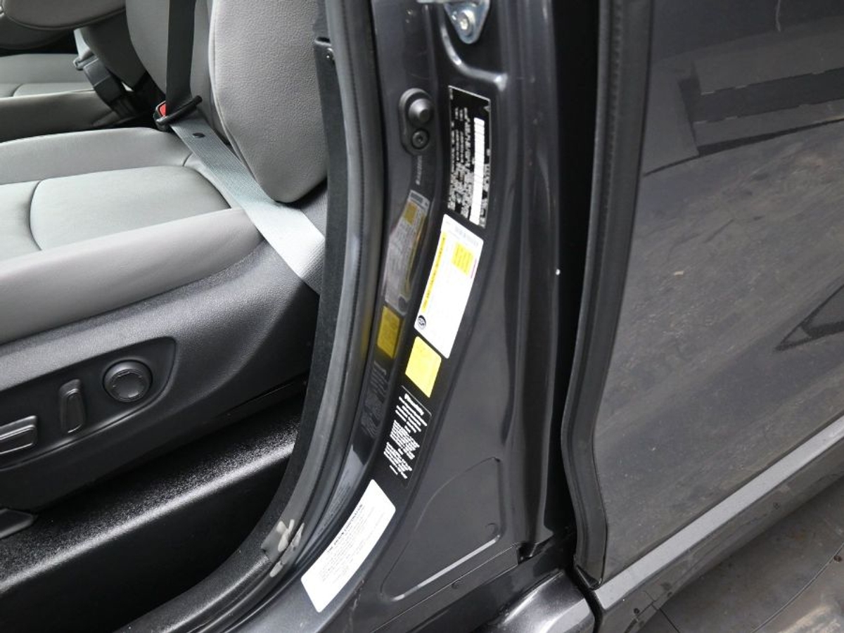 2025 TOYOTA SIENNA - Image 17